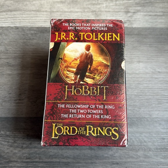 NEW IN BOX LORD OF THE RINGS BOXED BOOK SET! - Picture 1 of 3